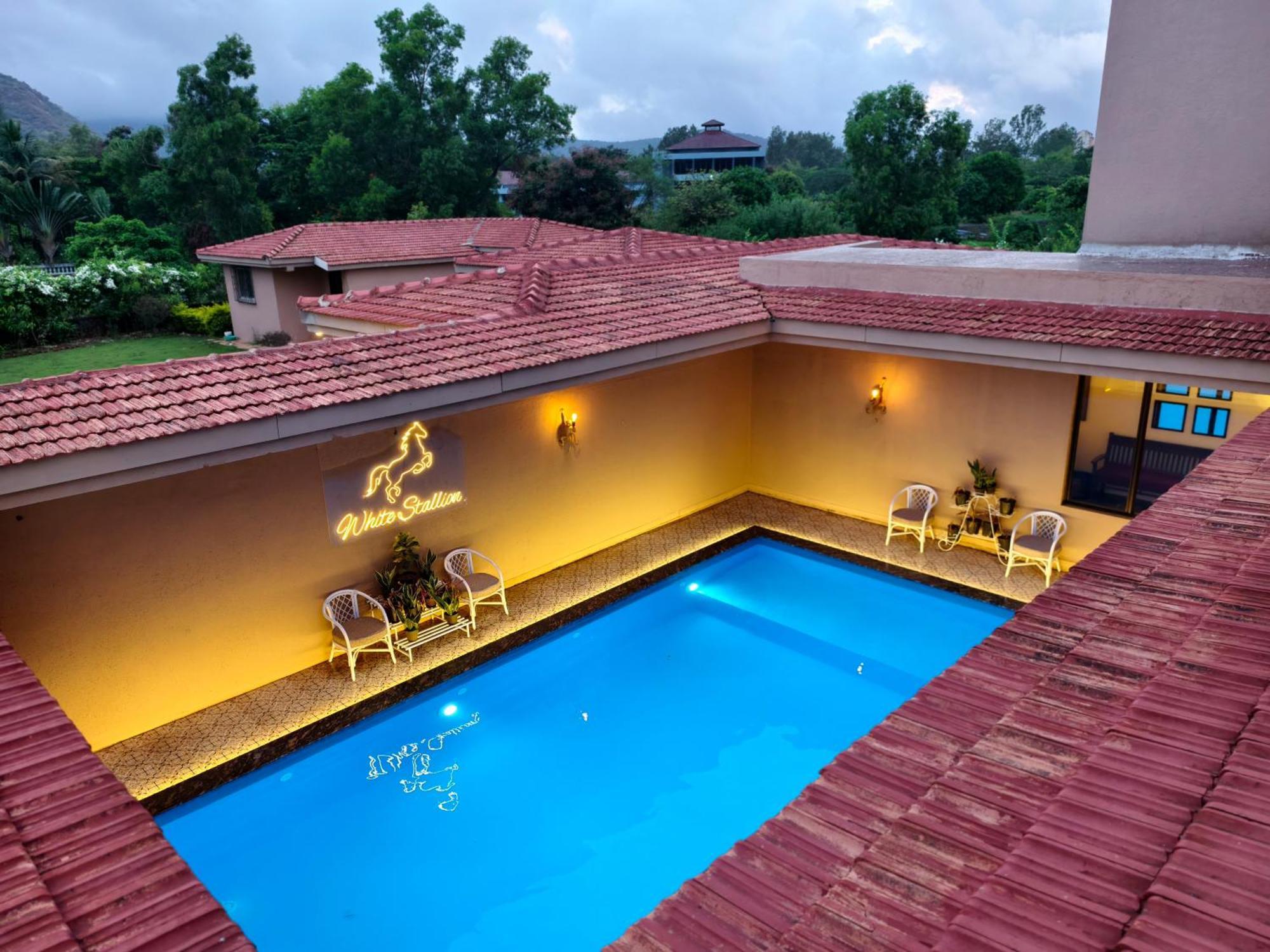 White Stallion Villa Lonavala Exterior foto